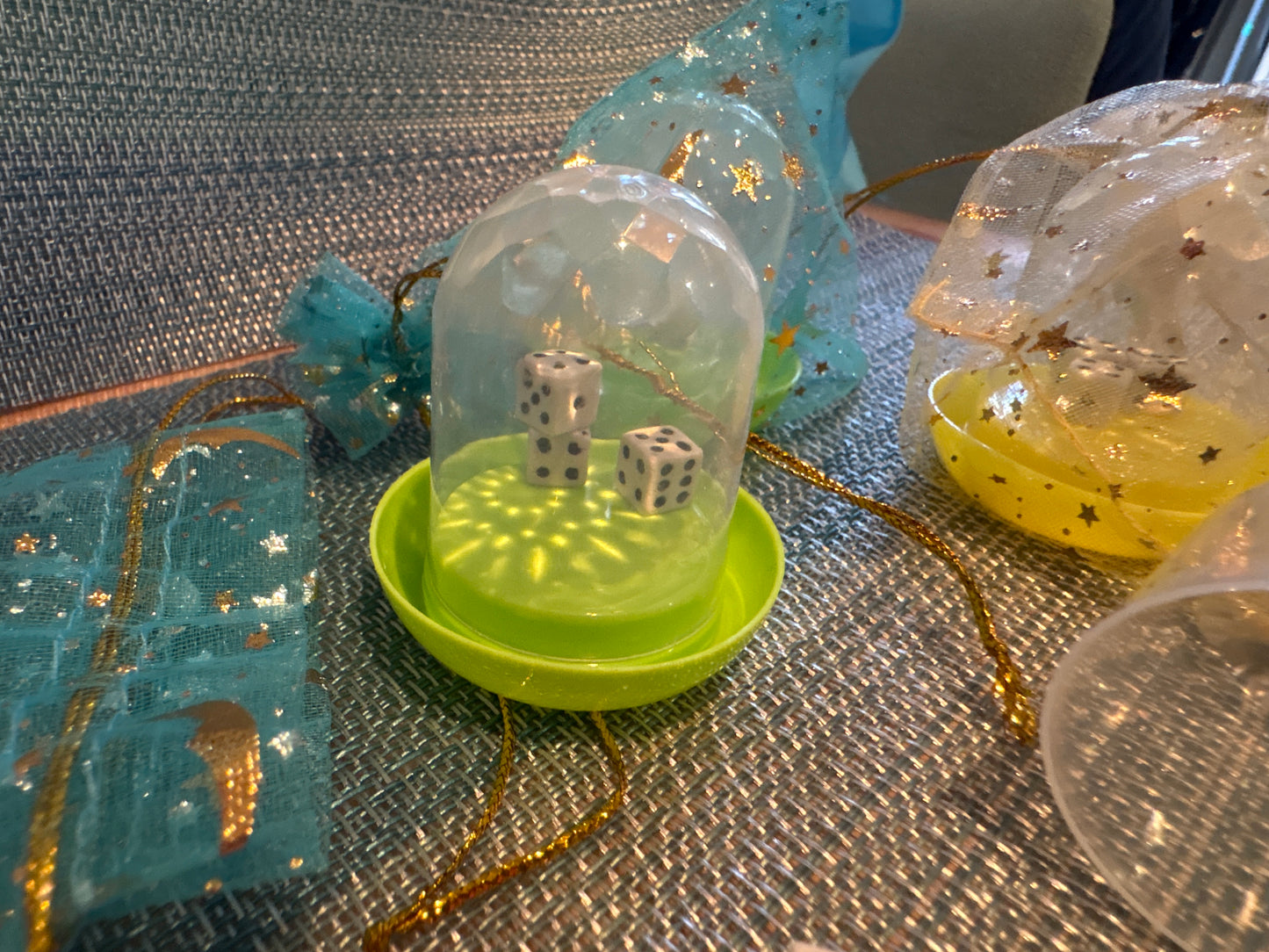 Mini Dice in Shaker Cups - 1 Piece