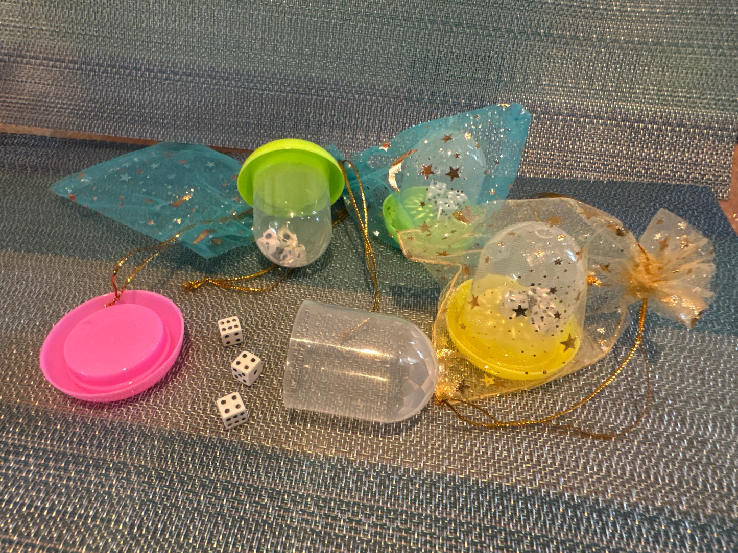 Mini Dice in Shaker Cups - 1 Piece