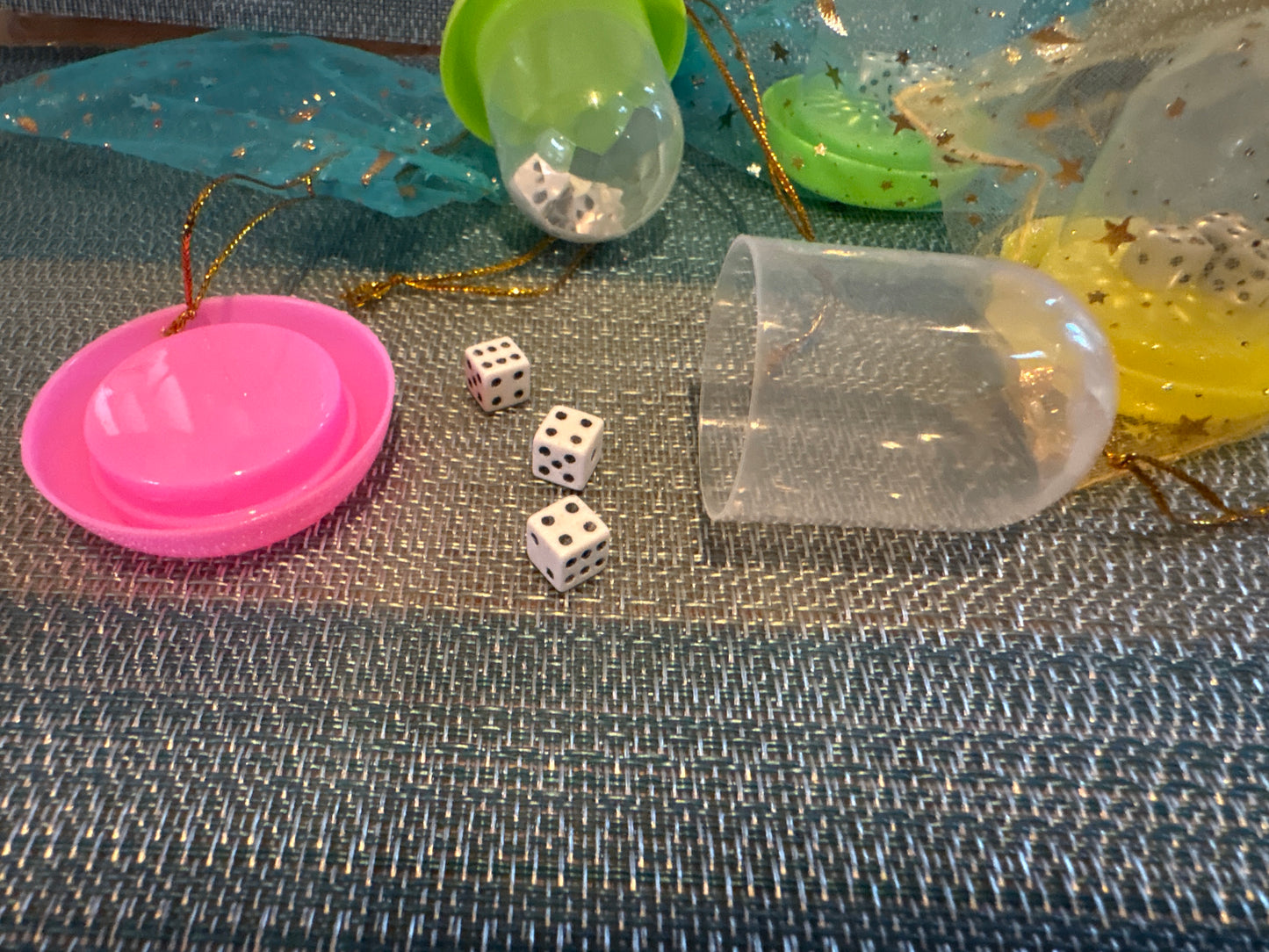 Mini Dice in Shaker Cups - 1 Piece