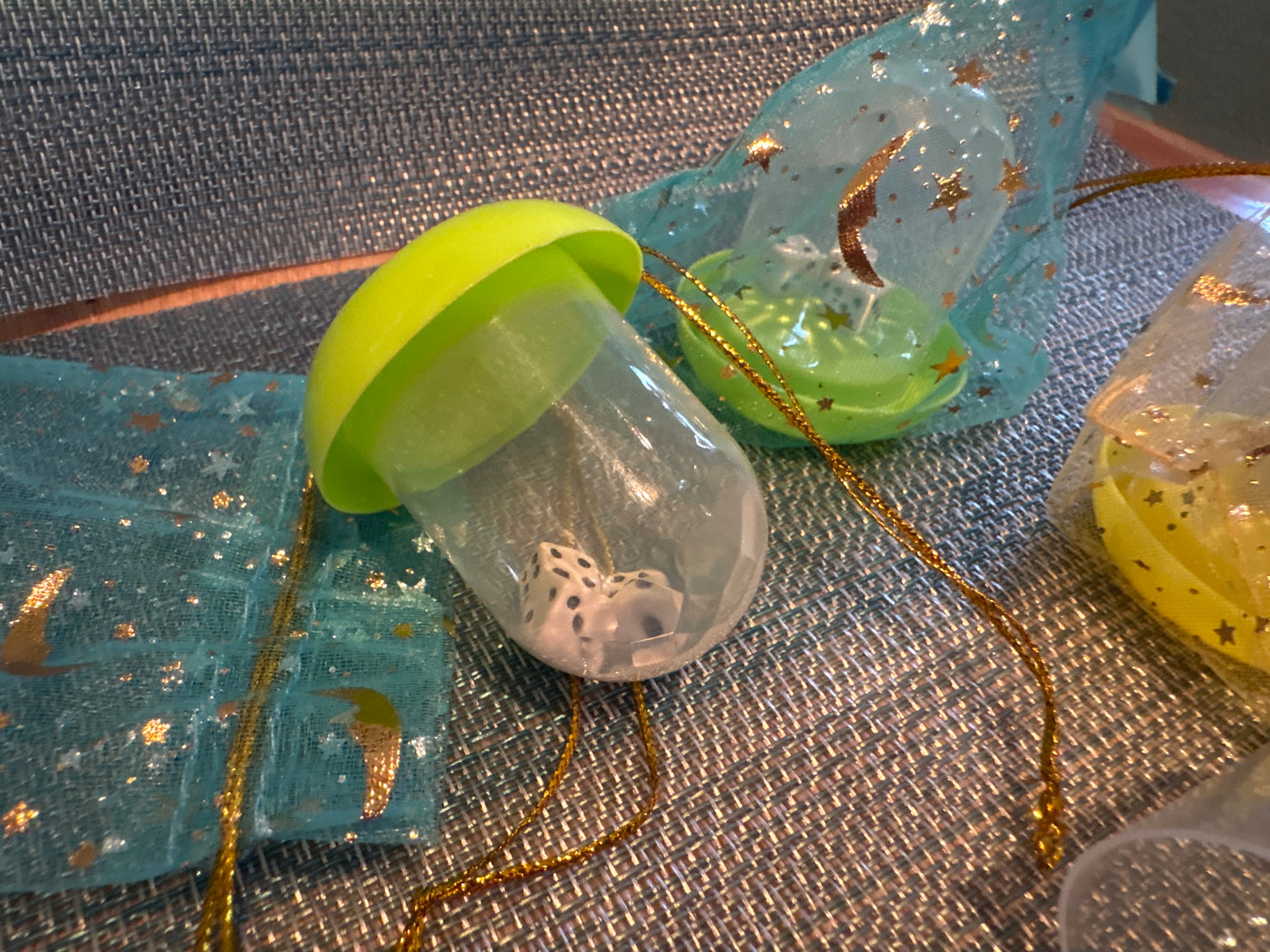 Mini Dice in Shaker Cups - 1 Piece